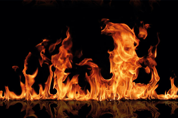 foto de fuego simulando la calidad de los barnices ignífugos